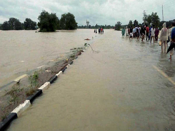 सड़कें हैं गायब