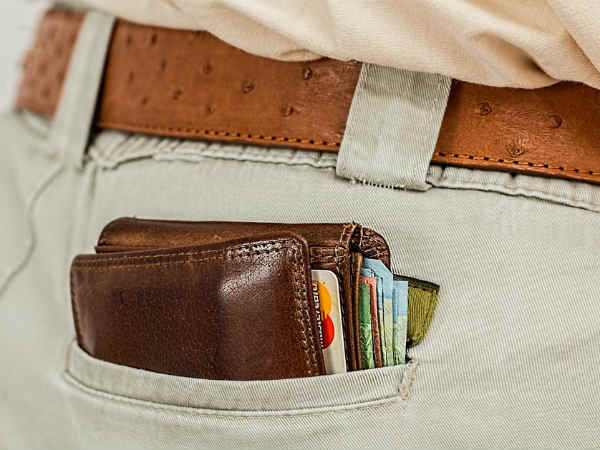 डेबिट कार्ड फीस