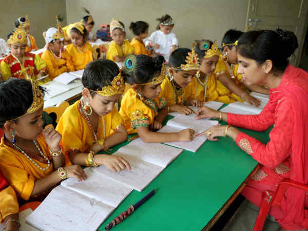 बच्चे बने नंदगोपाल बच्चे बने नंदगोपाल