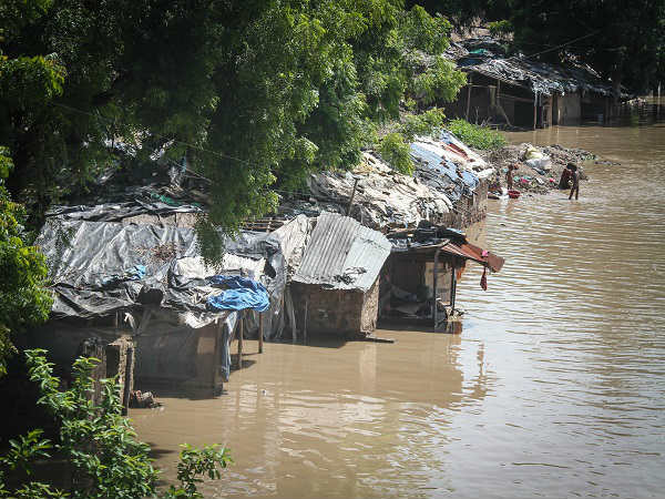 बह गए 135 घर