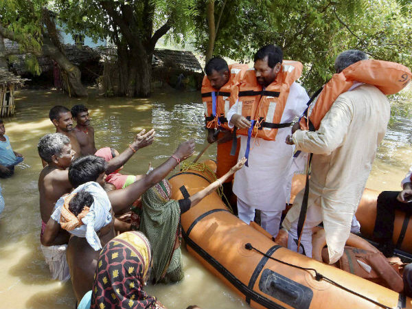 जन-जीवन बेहाल