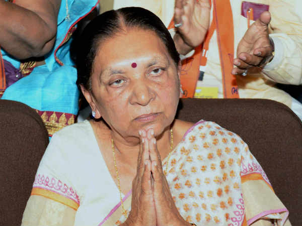 आनंदीबेन पटेल ने कहा- लंबे बाल महिलाओं की शान होते हैं