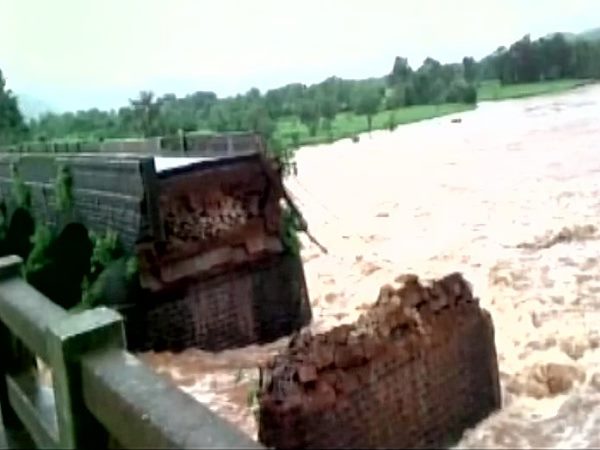 Bridge on Mumbai-Goa highway collapses Bridge on Mumbai-Goa highway collapses