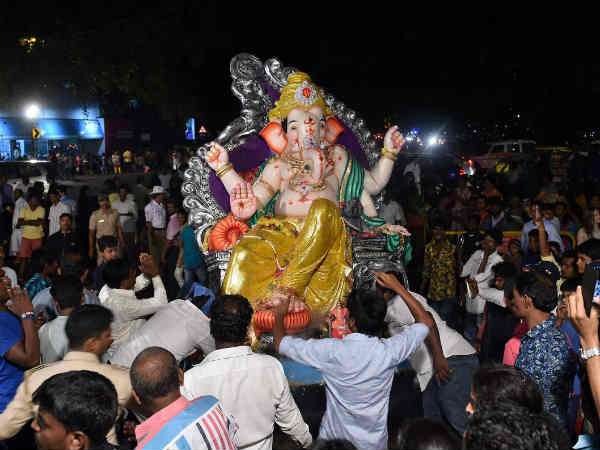 मोह-माया को त्यागो