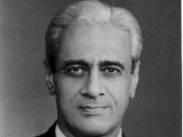 लाहौर की पंजाब यूनिवर्सिटी से आए सतीश धवन 