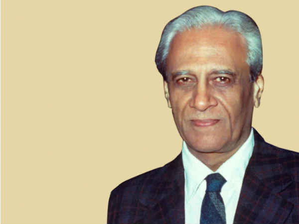 लाहौर की पंजाब यूनिवर्सिटी से आए सतीश धवन 