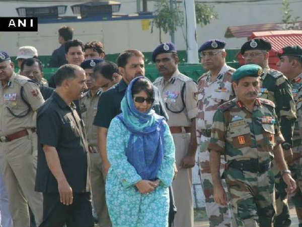 PICS : तस्वीरों में देखें देश के सच्चे सपूतों की अंतिम विदाई