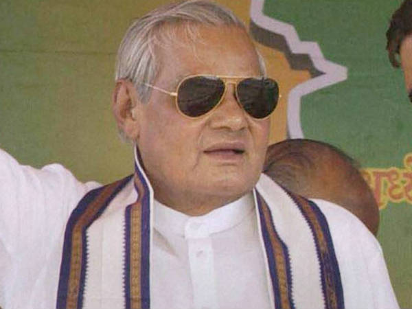 मीरवाइज ने किया वाजपेई का समर्थन 