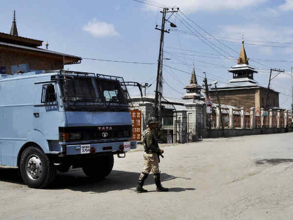 फ्रेंच शब्‍द से निकला कर्फ्यू 