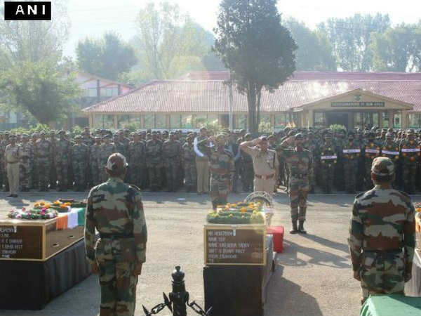 PICS : तस्वीरों में देखें देश के सच्चे सपूतों की अंतिम विदाई