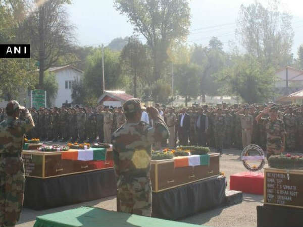 PICS : तस्वीरों में देखें देश के सच्चे सपूतों की अंतिम विदाई