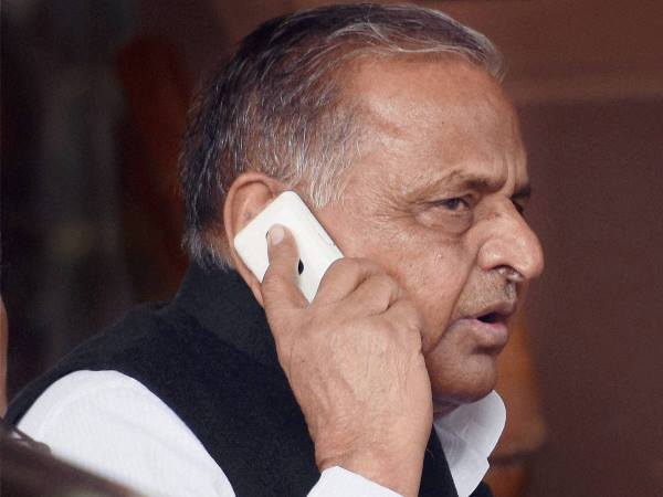 परिवार को एकजुट कर पाएंगे मुलायम