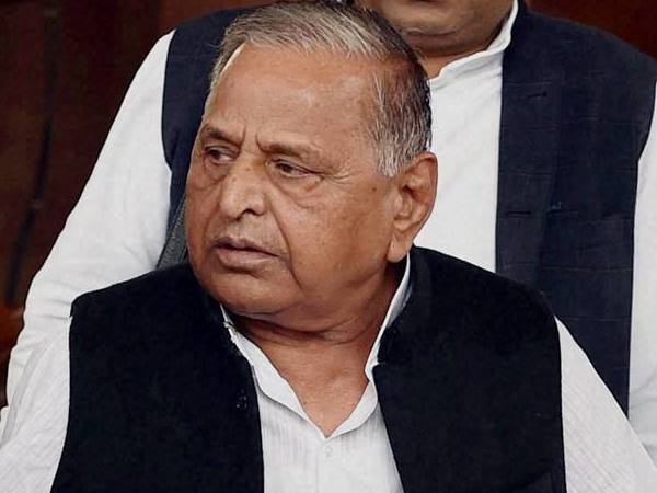 कार्यकर्ताओं में जोश भरना