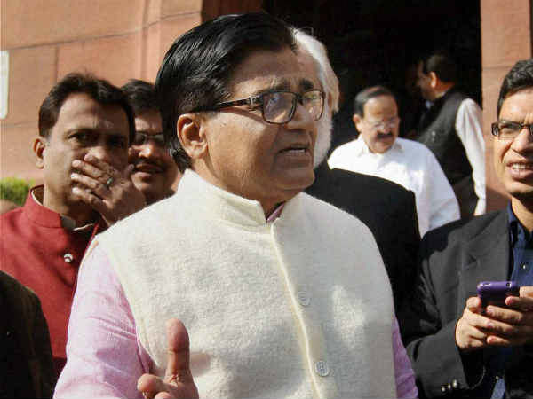 रामगोपाल और शिवपाल के बीच की अनबन भी हुई सार्वजनिक रामगोपाल और शिवपाल के बीच की अनबन भी हुई सार्वजनिक