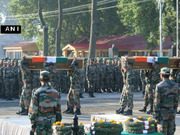 PICS : तस्वीरों में देखें देश के सच्चे सपूतों की अंतिम विदाई