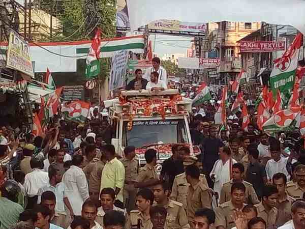 यूपी चुनाव के मद्देनजर सभी धर्मों को साधने की कवायद