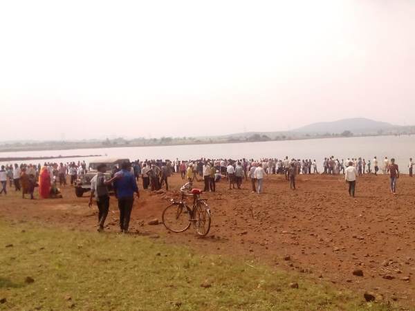 एसडीएम और विधायक ने की सहायता राशि का घोषणा