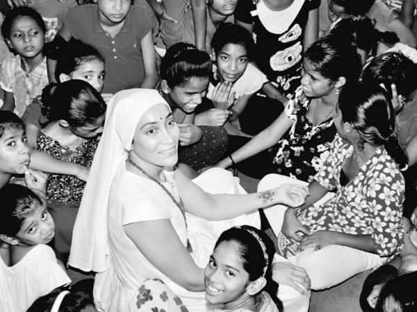 सोशल मीडिया पर काफी एक्टिव