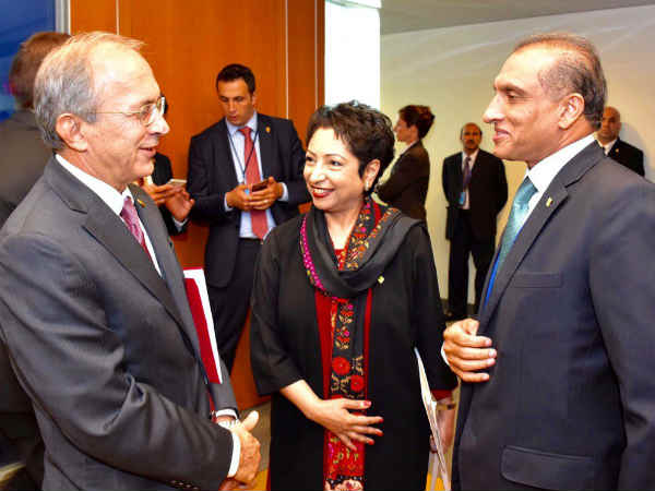 भुट्टो को सत्‍ता में लाईं वापस