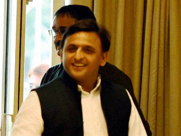 Who is outsider in samajwadi party and what are the pressure on Akhilesh Yadav Who is outsider in samajwadi party and what are the pressure on Akhilesh Yadav