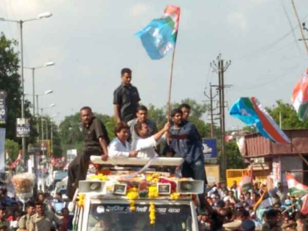 राहुल गांधी के साथ थे राज बब्बर राहुल गांधी के साथ थे राज बब्बर