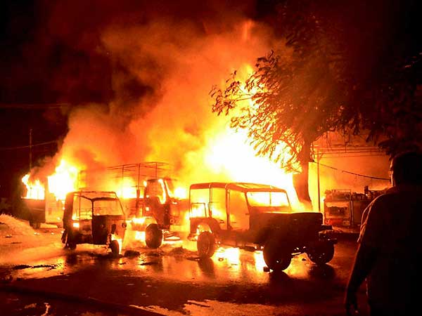 BREAKING : सीरिया में कार बम धमाका, 20 के मरने की खबर BREAKING : सीरिया में कार बम धमाका, 20 के मरने की खबर