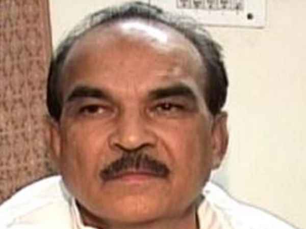 अखिलेश यादव ने डीपी को नहीं दिया मौका