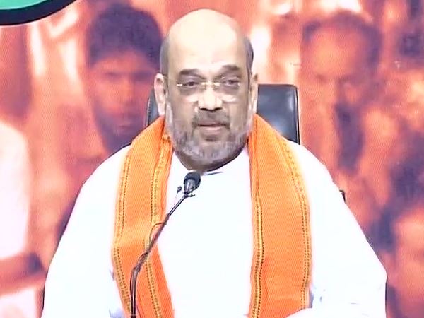 सर्जिकल स्ट्राइक पर मीडिया के रवैये के लिए दी बधाई सर्जिकल स्ट्राइक पर मीडिया के रवैये के लिए दी बधाई