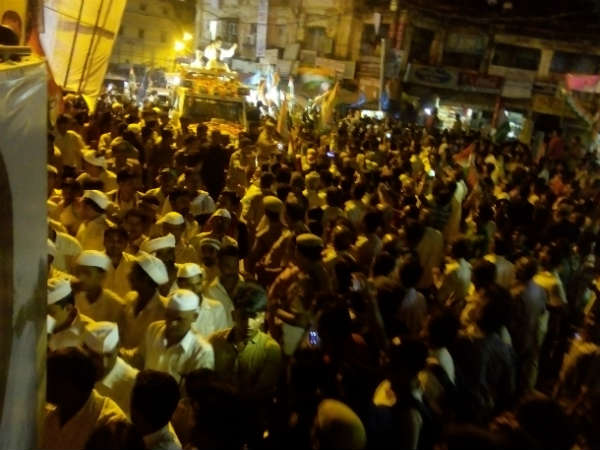 मुस्लिम बाहुल्य क्षेत्र में पीएम को देखने की भीड़