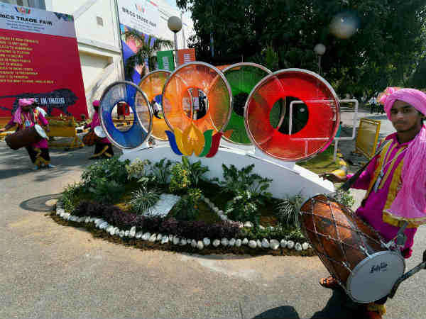 गोवा। आज से ब्रिक्स सम्मेलन की शुरुआत हो रही है। ब्रिक्स देशों के इस शिखर सम्मेलन में इस दफे पाकिस्तान को कूटनीतिक तरीके से दुनिया में अलग करना चाहिए। भारत को उम्मीद रहेगी कि ब्रिक्स के सभी देश(भारत, चीन, ब्राजील, रूस, और दक्षिण अफ्रीका) आतंकवाद के खिलाफ एक स्‍वर में एकजुट हों। 