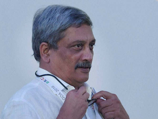 बयानों के कारण विवादों मे रहे पर्रिकर