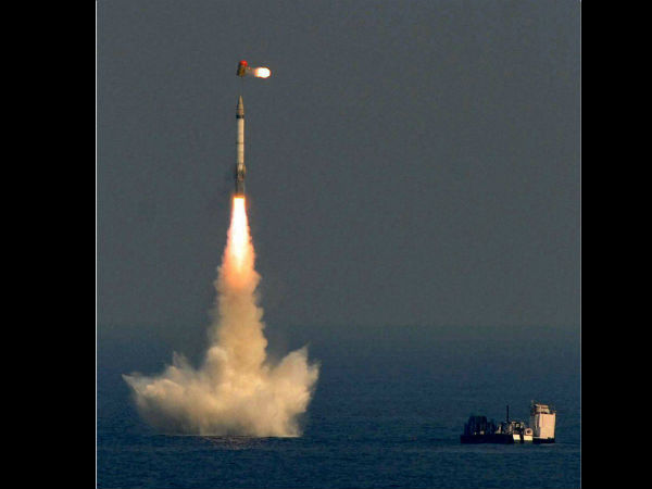 पानी के अंदर से भी हमला 