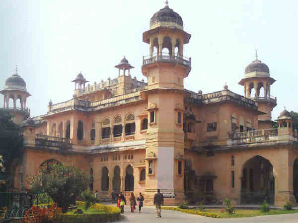 अंग्रेजी है राह में रोड़ा!