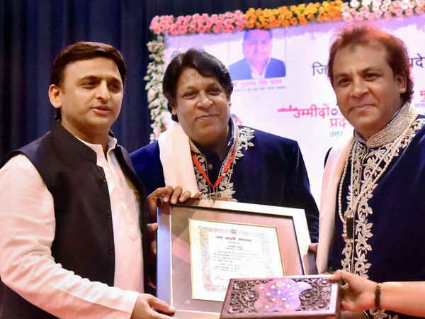 इतना कुछ मिला विभूतियों को सम्‍मान में 