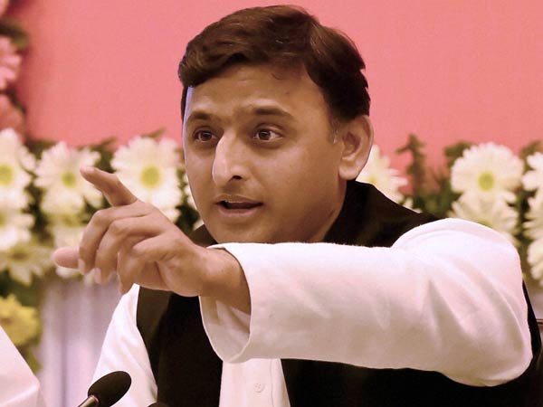 Akhilesh Yadav vs Shivpal Singh Yadav: cm get Emotional in Party Meeting Akhilesh Yadav vs Shivpal Singh Yadav: cm get Emotional in Party Meeting