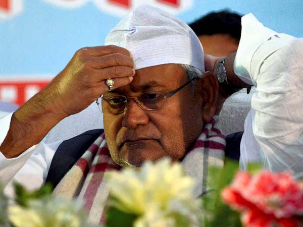 नीतीश के सियासी दांव से मुलायम चित