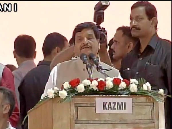 अखिलेश की जमकर की तारीफ