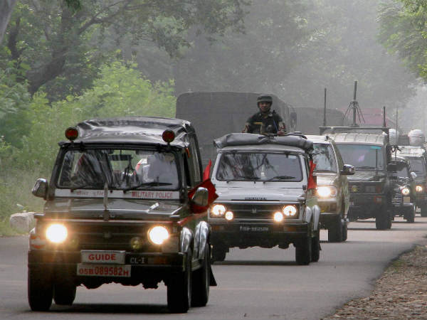 बांटी गई थी ईद की मिठाईयां 