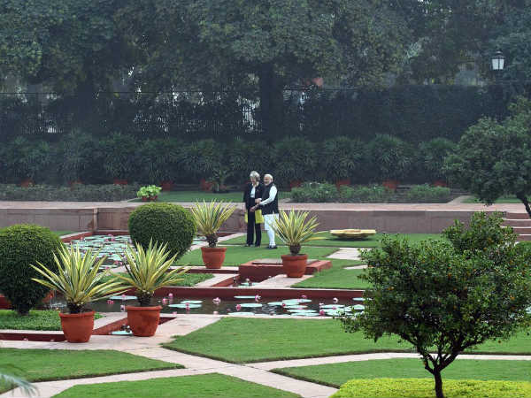 वीजा पर थेरेसा मे 