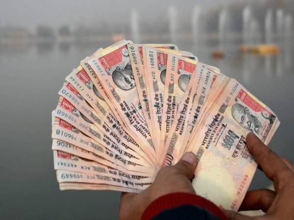 रात 12 बजे तक इन जगहों पर लिए जाएंगे पुराने नोट