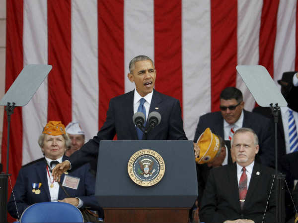 कौन रखता है फुटबॉल को 