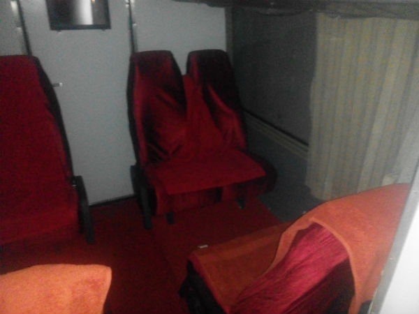 18 लोगों के बैठने की क्षमता