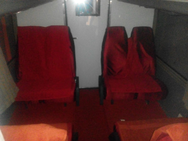 एयरकंडीशंड बस 