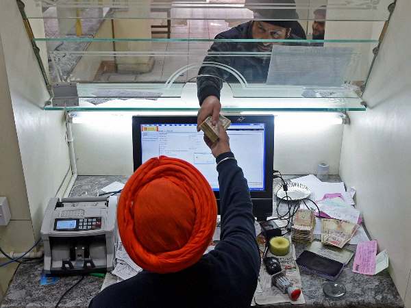 बैंक नोट माफिया की मदद बैंक नोट माफिया की मदद