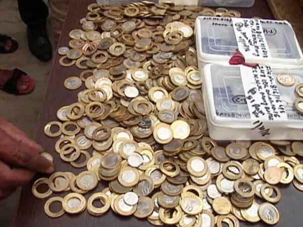 नकली फैक्ट्री में मजदूरों को बनाया था बंधक नकली फैक्ट्री में मजदूरों को बनाया था बंधक