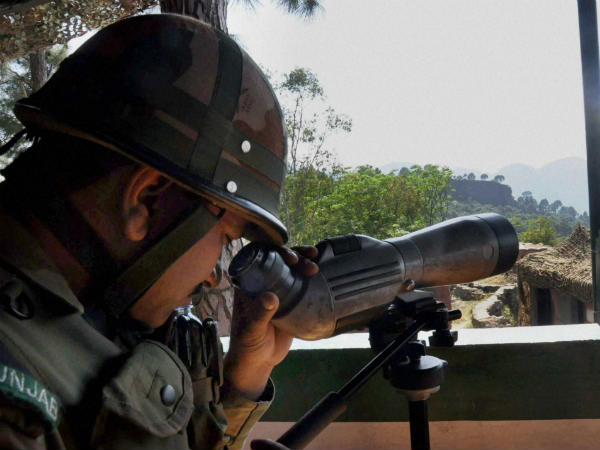 1 Terrorist killed, jawan injured in gunbattle in J&K's Shopian 1 Terrorist killed, jawan injured in gunbattle in J&K's Shopian