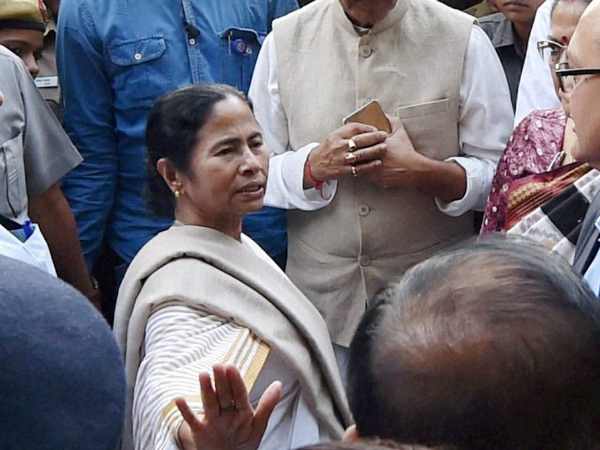 डिमोनेटाइजेशन के बाद क्यों इतनी सक्रिय हुईं ममता?