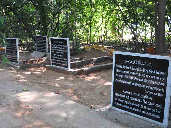 आतंकियों को बना दिया शहीद