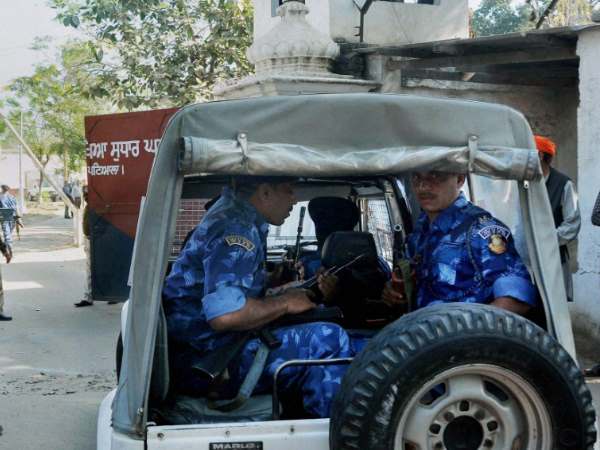 4. 100 राउंड से ज्यादा फायरिंग, फिर भी जवाब नहीं