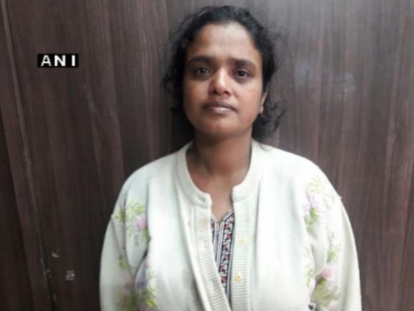 घर में सामान पैक करके तैयार बैठी थी पत्नी